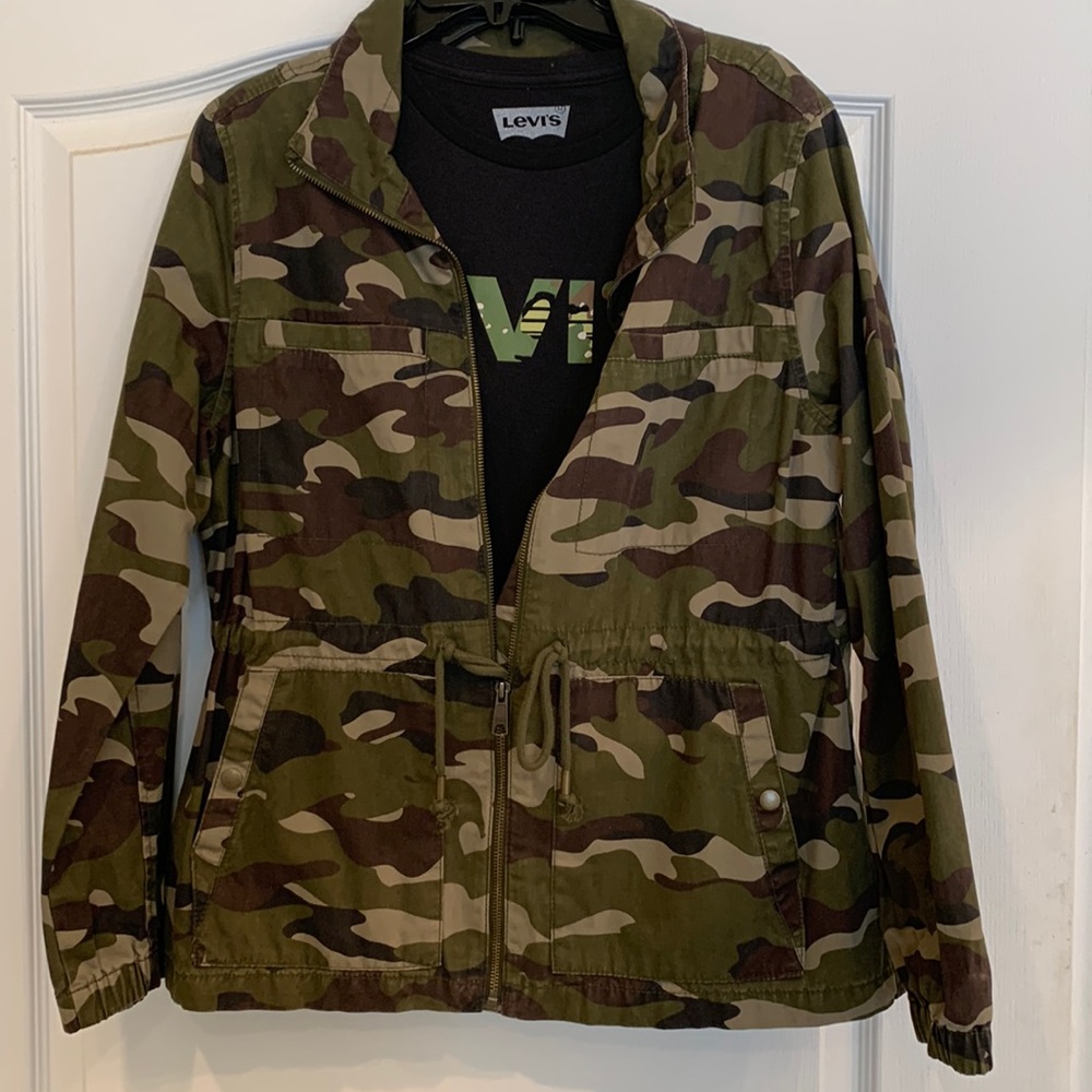 Old Navy Camouflage Utility Jacket with Levi T-shirt NWT Large